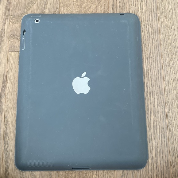 Apple iPad 2 - 16gb with Case and charge outlet - Picture 6 of 7